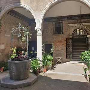 Al Mezzanino, Palazzo Torniello Apartment